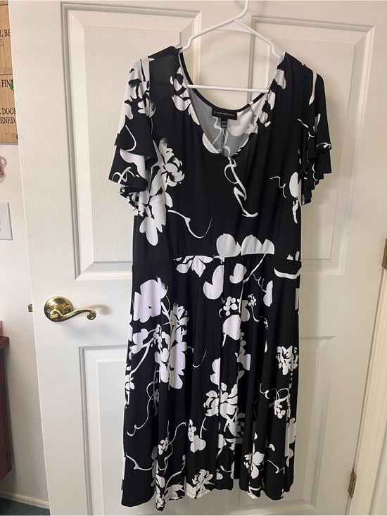 Lane Bryant Dresses & Skirts - Lane Bryant Black & White Floral A-Line Midi Dress Layered sleeves